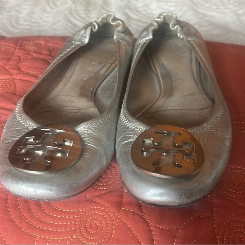 Tory Burch metallic silver ballet flats shoes slip on Reva size 7